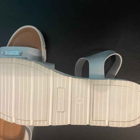 NWOT Silver Nine West Sandals | Size 5 - Picture 3 of 3